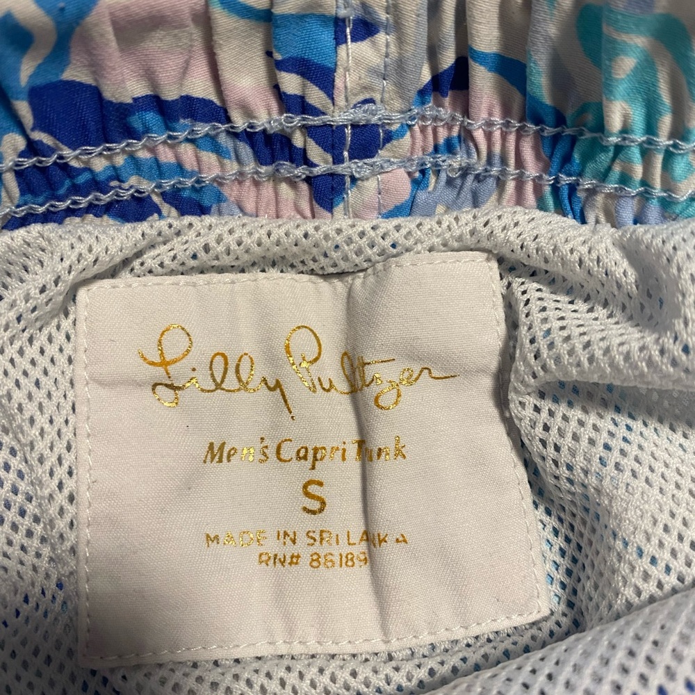 Lily Pulitzer men’s bathing suit size small.